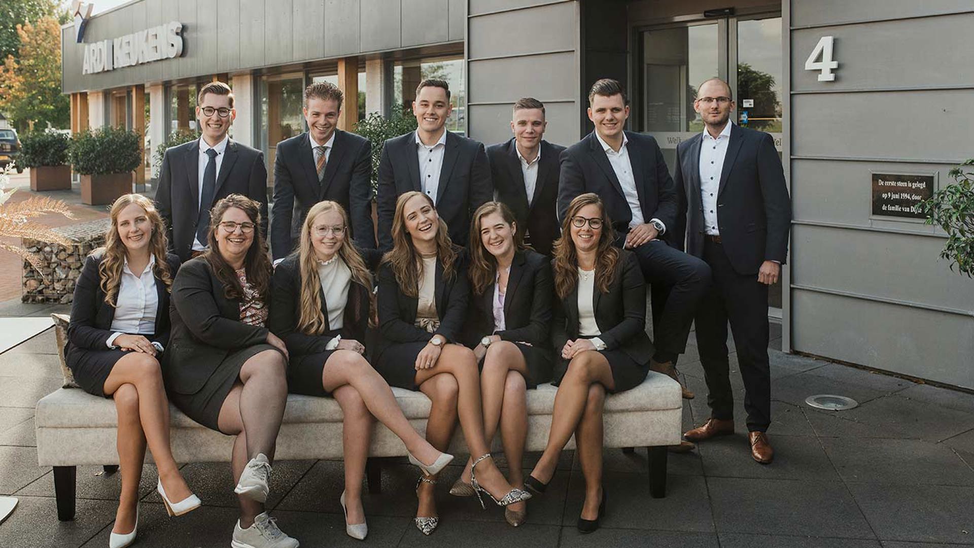 Verkoopadviseur-omscholen